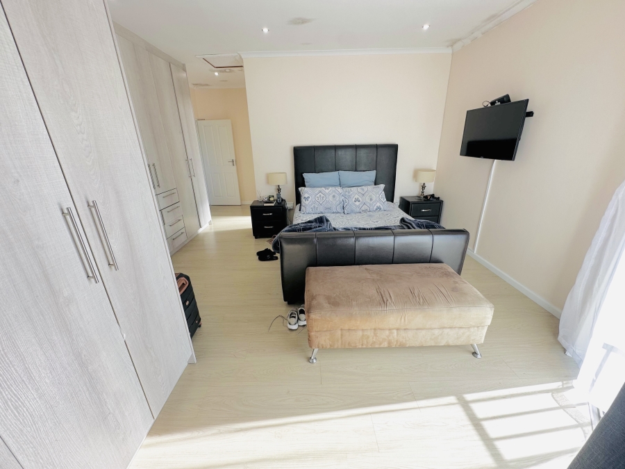4 Bedroom Property for Sale in Parklands North Western Cape